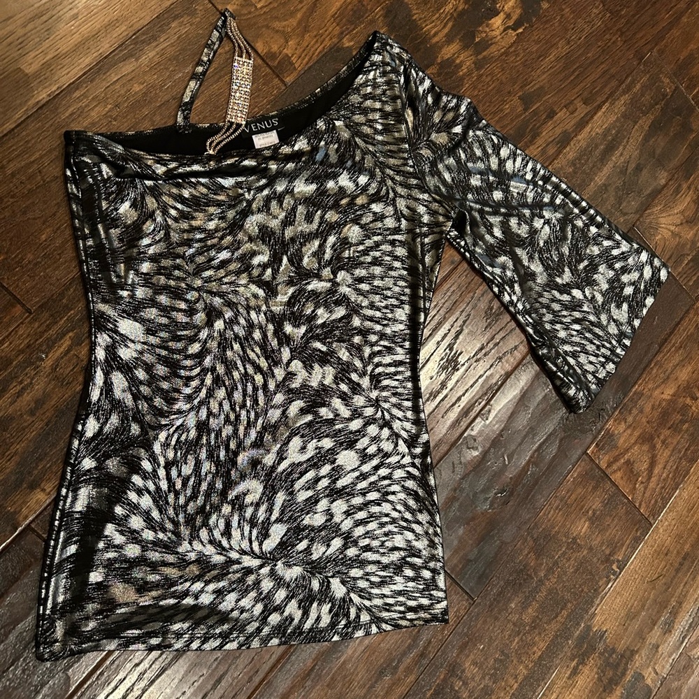 1 shoulder top